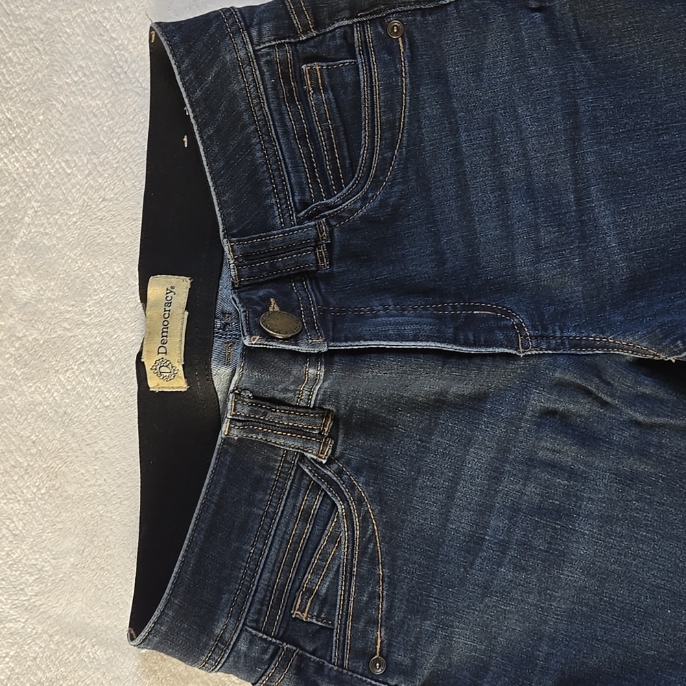 Like New! Women's Democracy Jeans Size 6 - Picture 2 of 7